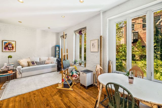 Listing photo 1 of 6