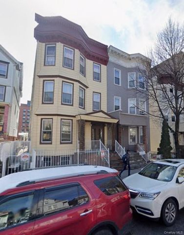 Listing photo 1 of 2