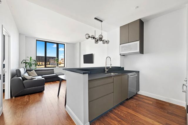 Listing photo 1 of 6