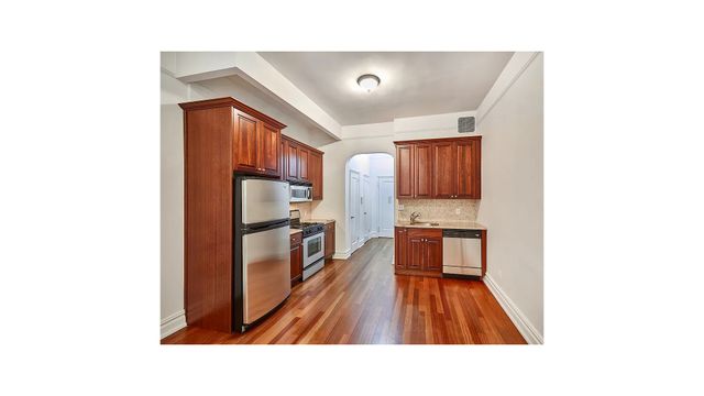 Listing photo 1 of 6