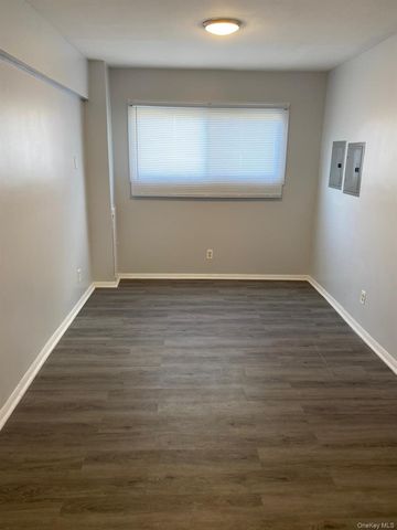 Listing photo 1 of 6