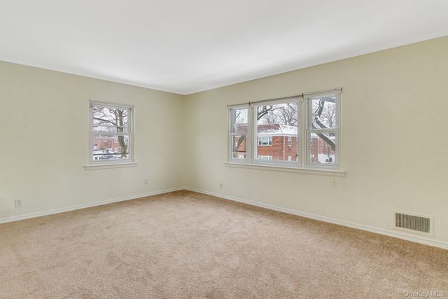 Listing photo 1 of 6
