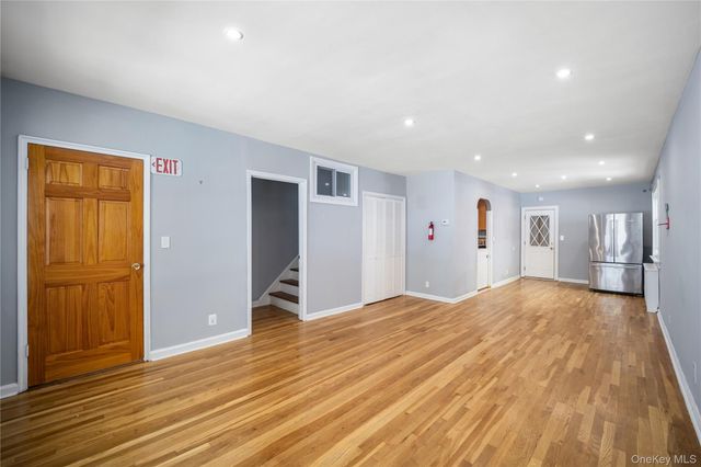 Listing photo 1 of 6