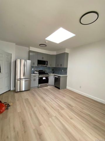 Listing photo 1 of 6