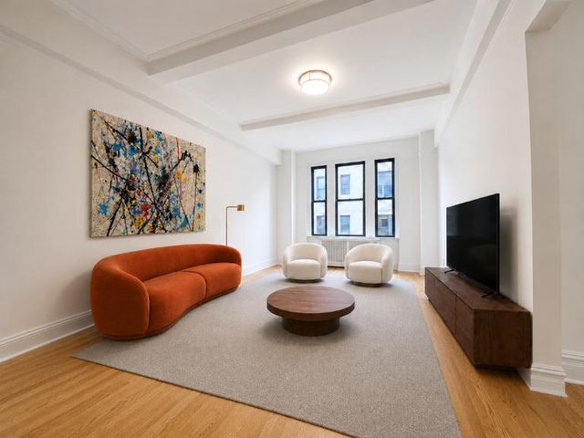 Listing photo 1 of 6