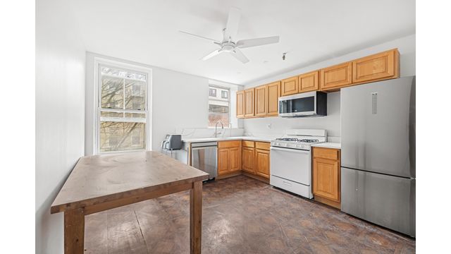 Listing photo 1 of 6