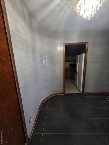 Listing photo 1 of 6