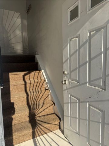 Listing photo 1 of 6