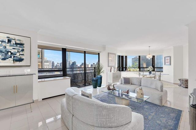 Listing photo 1 of 6