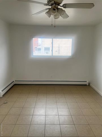 Listing photo 1 of 6