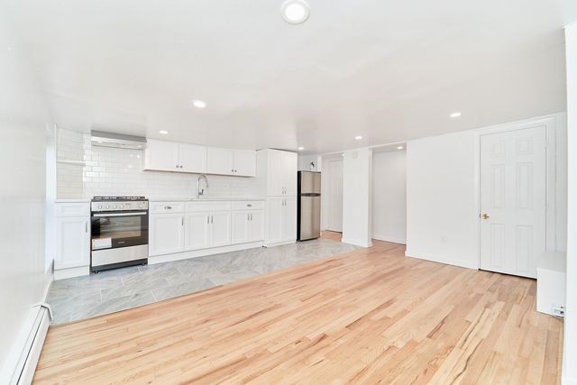 Listing photo 1 of 6