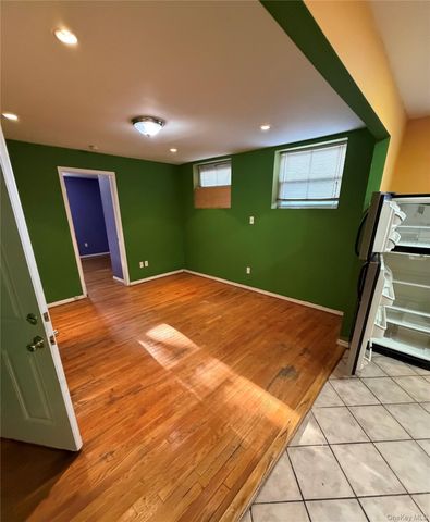 Listing photo 1 of 6