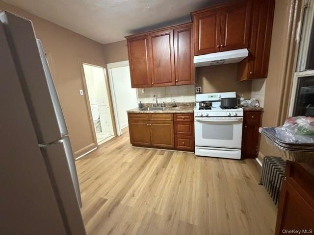 Listing photo 1 of 9