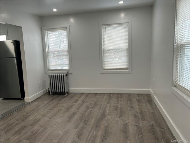 Listing photo 1 of 4