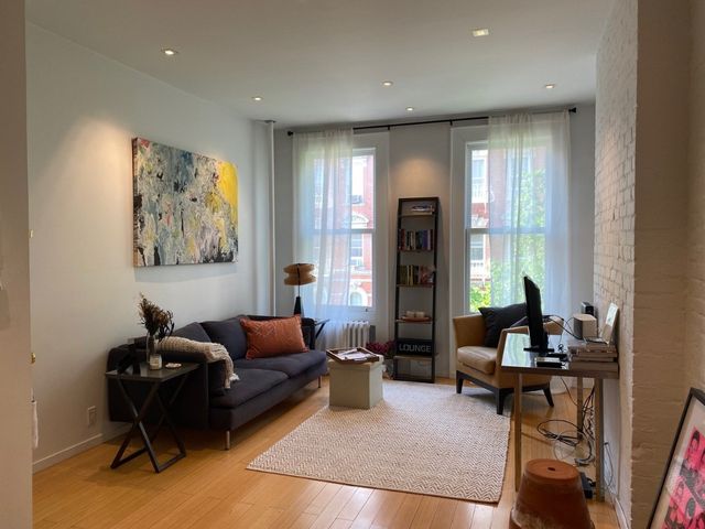 Listing photo 1 of 6