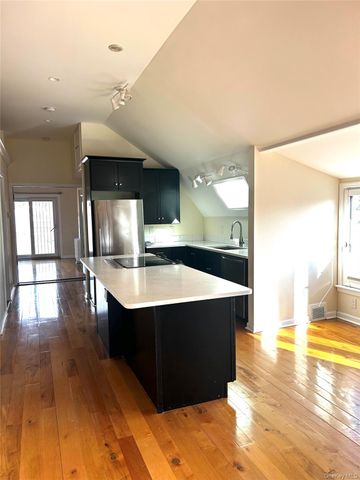 Listing photo 1 of 6