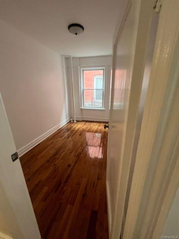 Listing photo 1 of 6