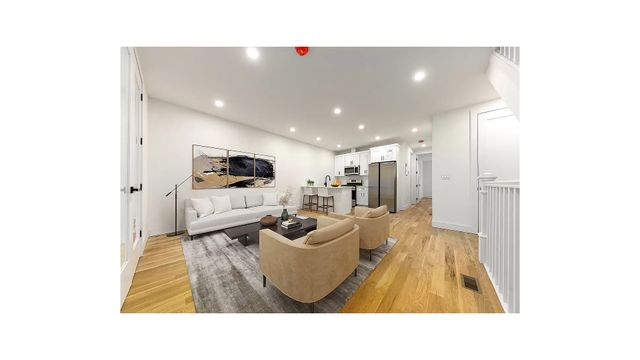 Listing photo 1 of 6