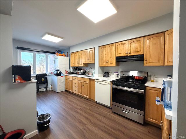 Listing photo 1 of 6