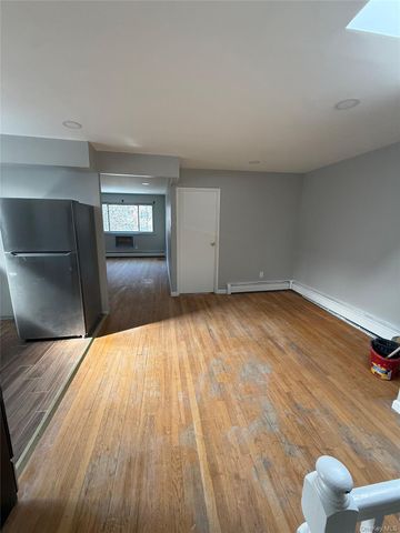 Listing photo 1 of 6