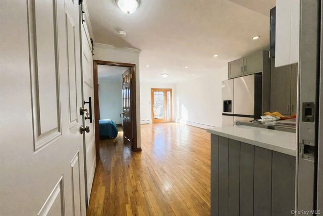 Listing photo 1 of 6