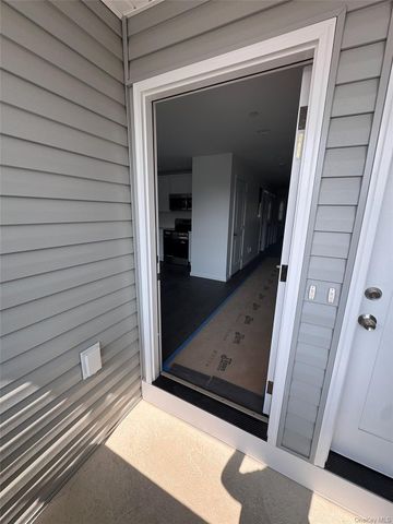 Listing photo 1 of 6