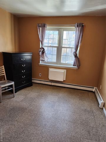 Listing photo 1 of 7