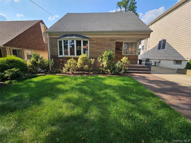 Listing photo 1 of 6