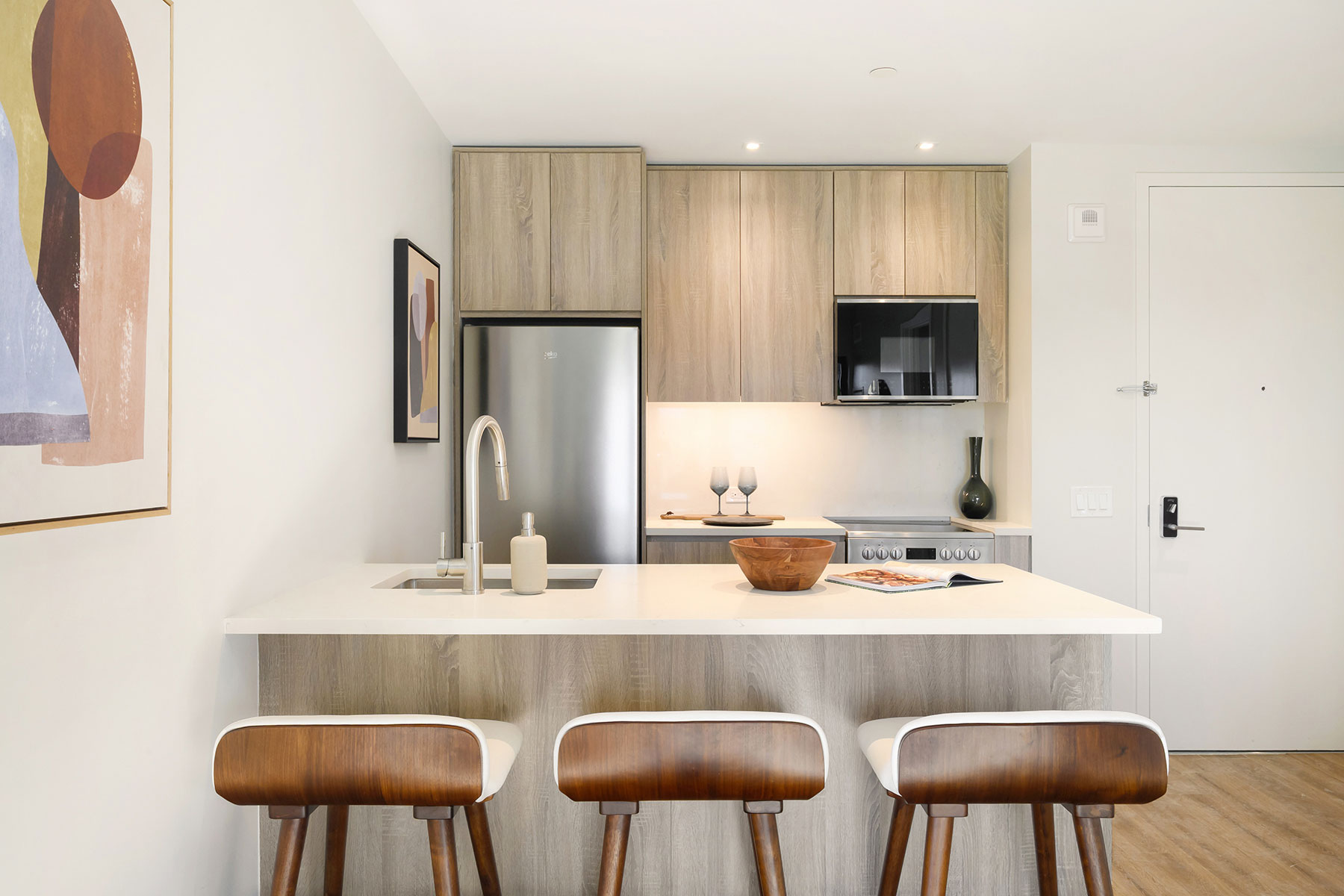 Listing photo 1 of 6